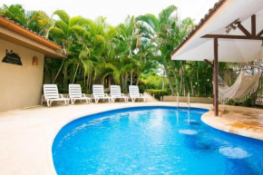Гостиница Charming unit that sleeps 4 - with pool - walking distance from Brasilito Beach  Санта Крус